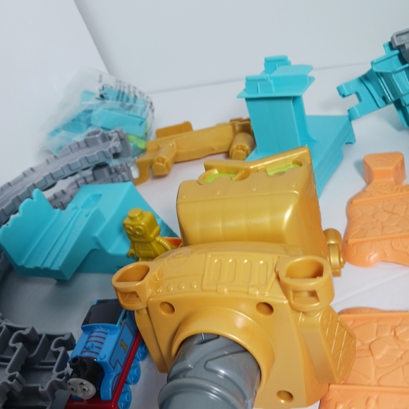 Thomas & Friends Adventures Robot Train Set Robot Rescue - Picture 6 of 6